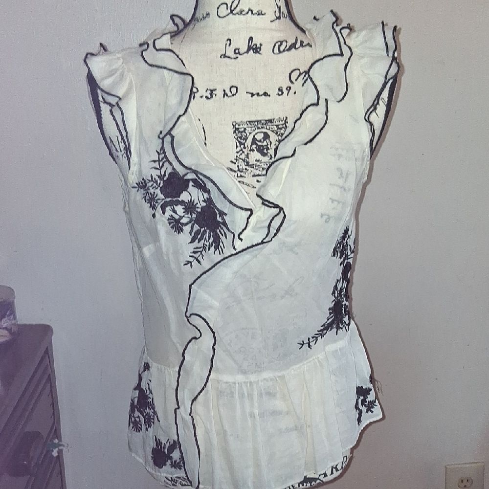 Anthropologie LITHE Cream Sleeveless Ruffled Peplum Blouse